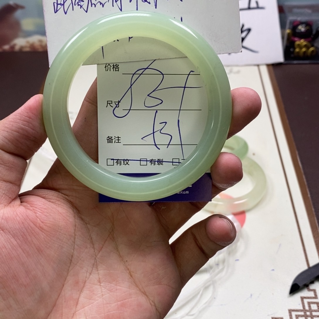 蛇纹石玉手镯未镶嵌