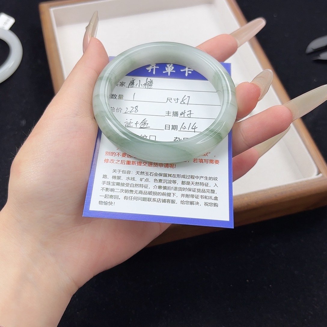 未镶嵌手镯石英质玉?****