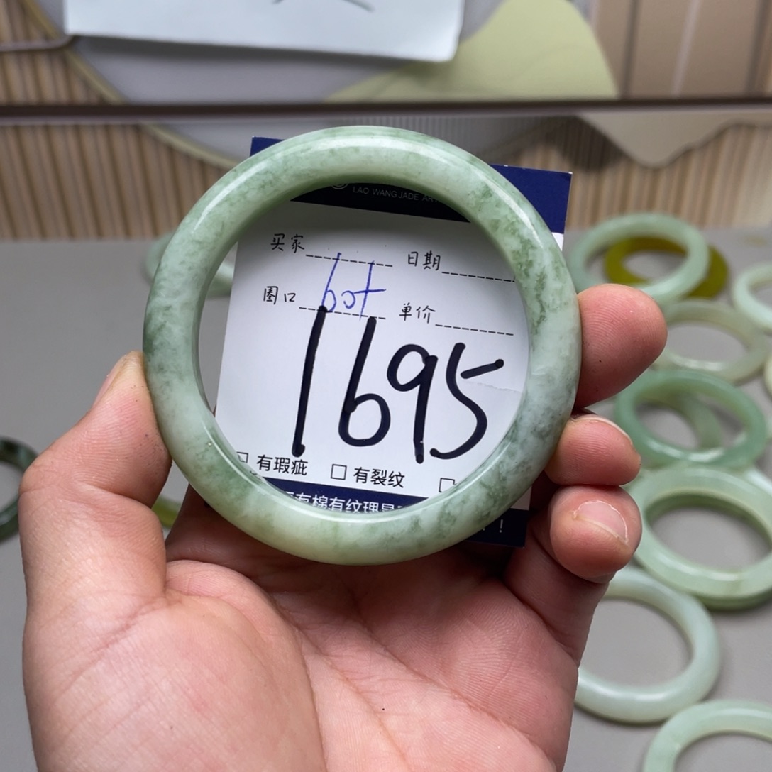 岫玉手镯手镯未镶嵌