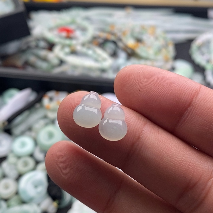 用***8翡翠未镶嵌吊坠(不含链)