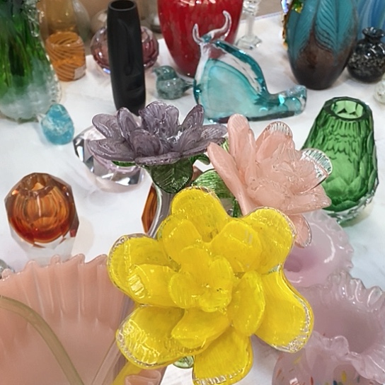 琉璃花瓶高45厘米宽9厘米