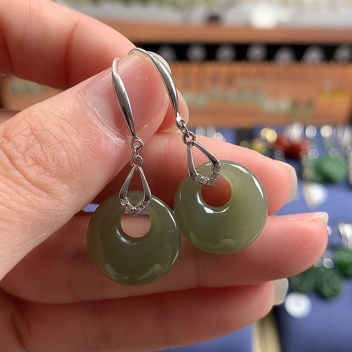 和田玉银S925镶嵌耳饰平安扣15.7左右晴水色