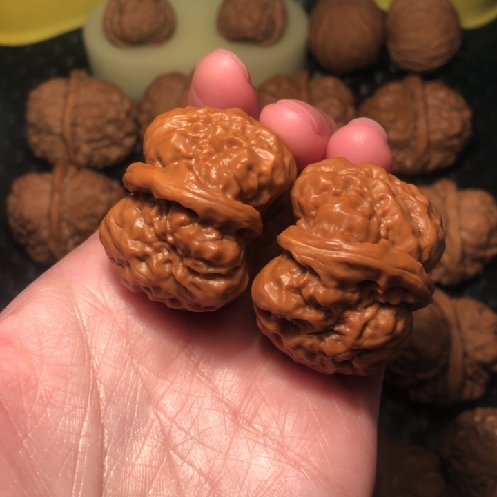 文玩核桃把件大蹬腿，大红皮42