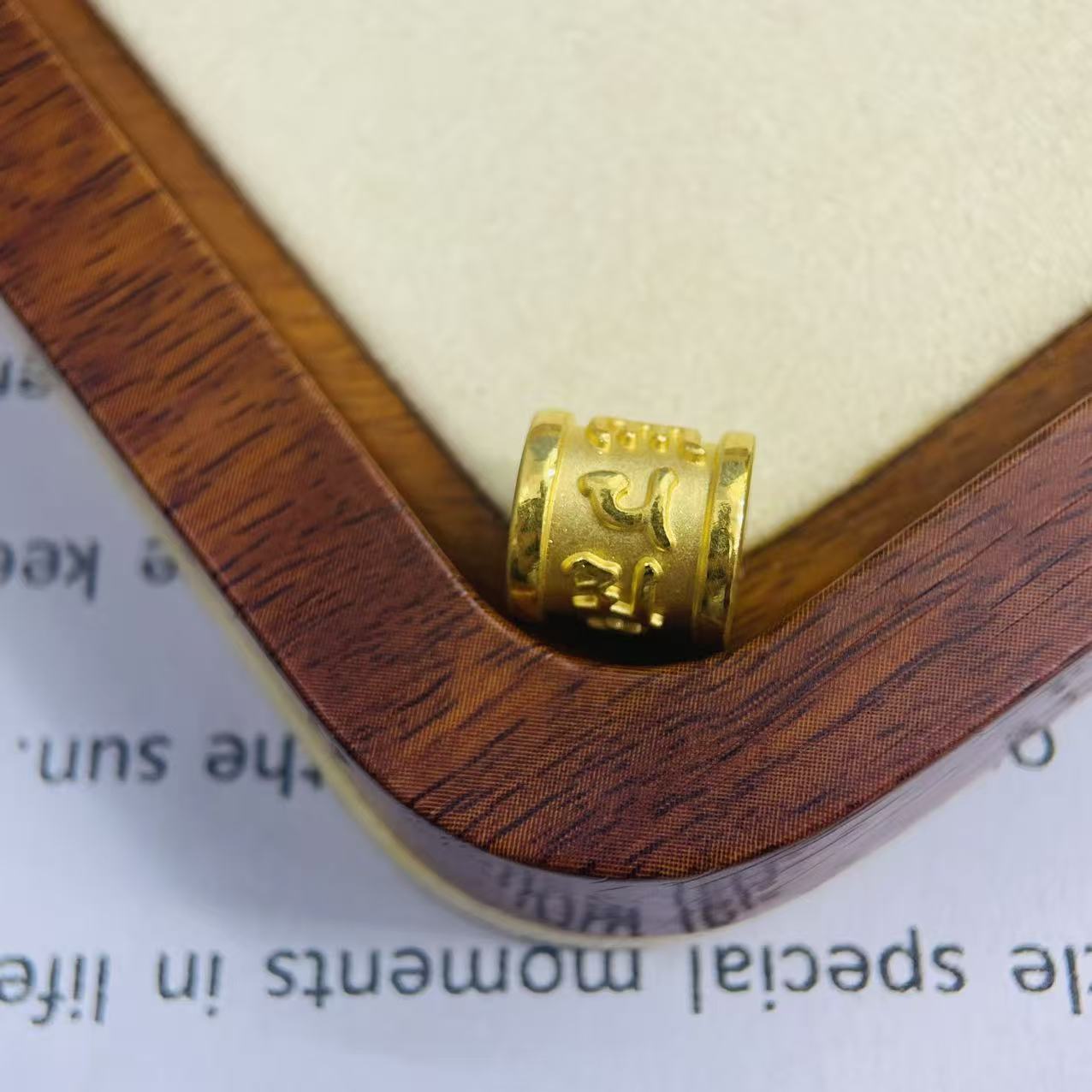 足金999黄金首饰配件10mm加厚六字真言桶珠DP2167-0880