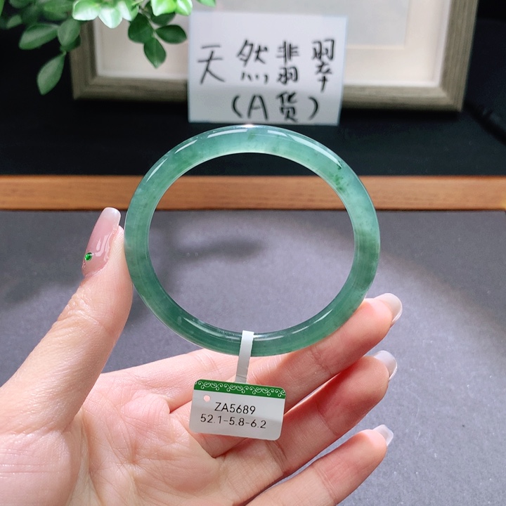 翡翠手镯未镶嵌天然翡翠手镯