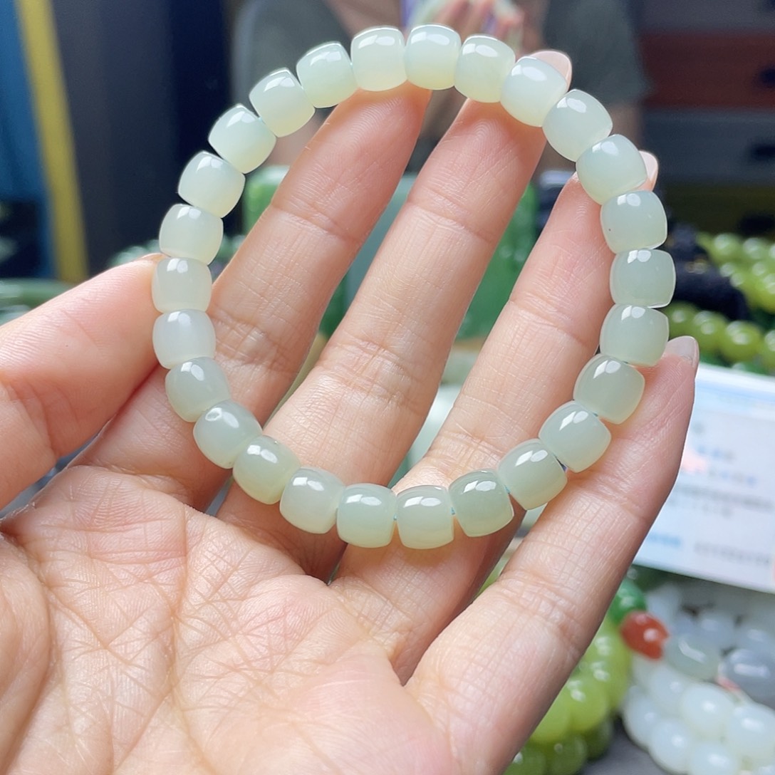 手链未镶嵌和田玉拍一发一，多样性发货，有瑕疵，介意勿拍