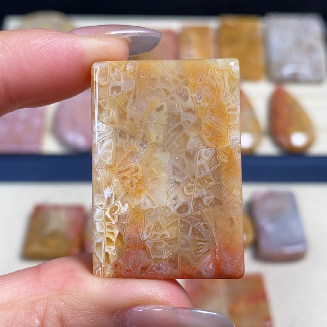 硅化玉未镶嵌吊坠果冻彩万花