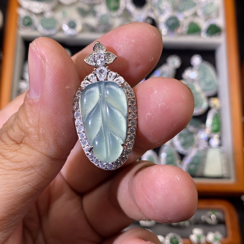 【闪购商品】翡翠颈饰未镶嵌天然