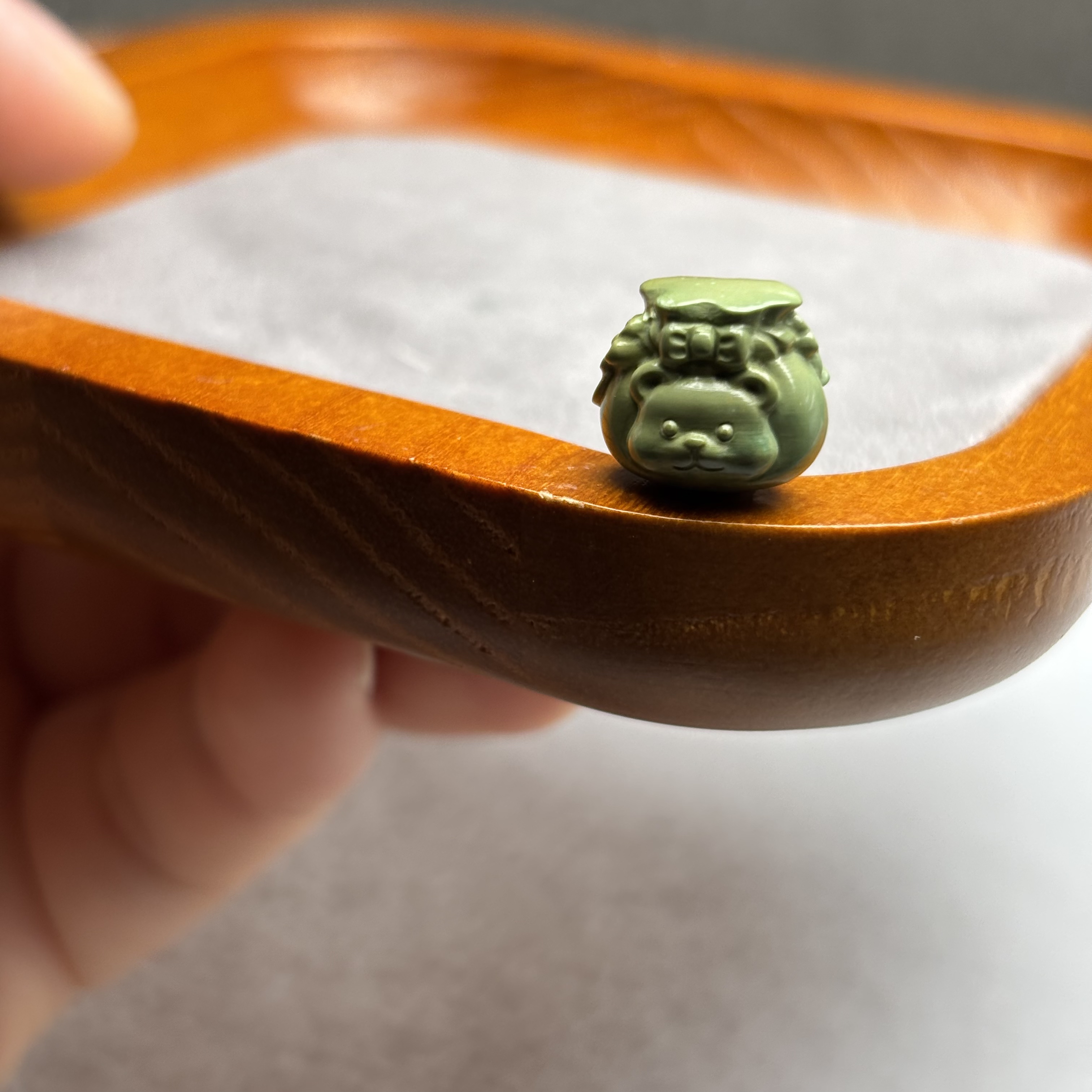 原矿绿松石高瓷精雕钱袋袋数钱
