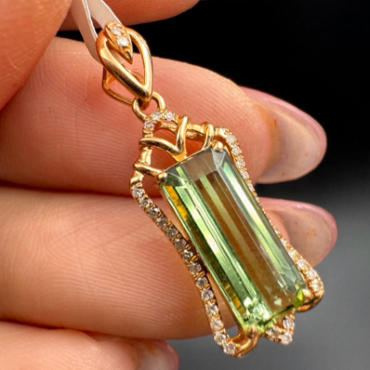 18K金镶嵌薄荷绿满钻碧玺吊坠（主石：2ct）