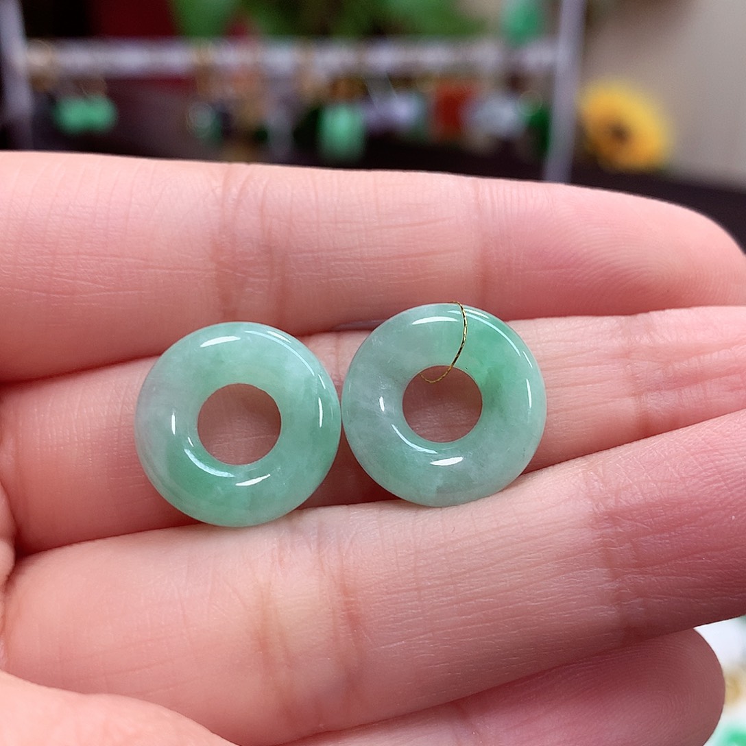 翡翠耳饰未镶嵌天然翡翠