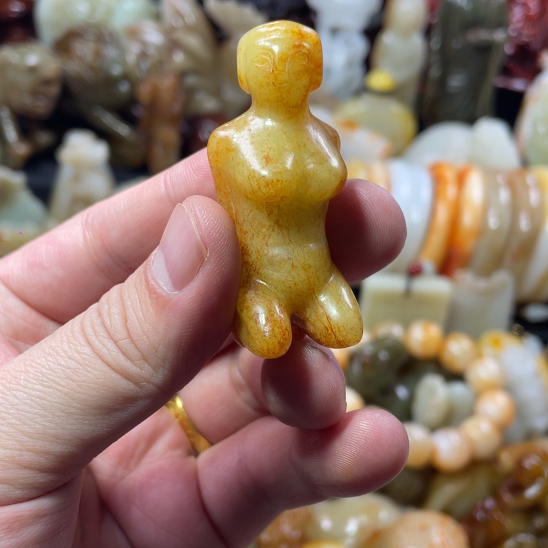 和田玉未镶嵌把件