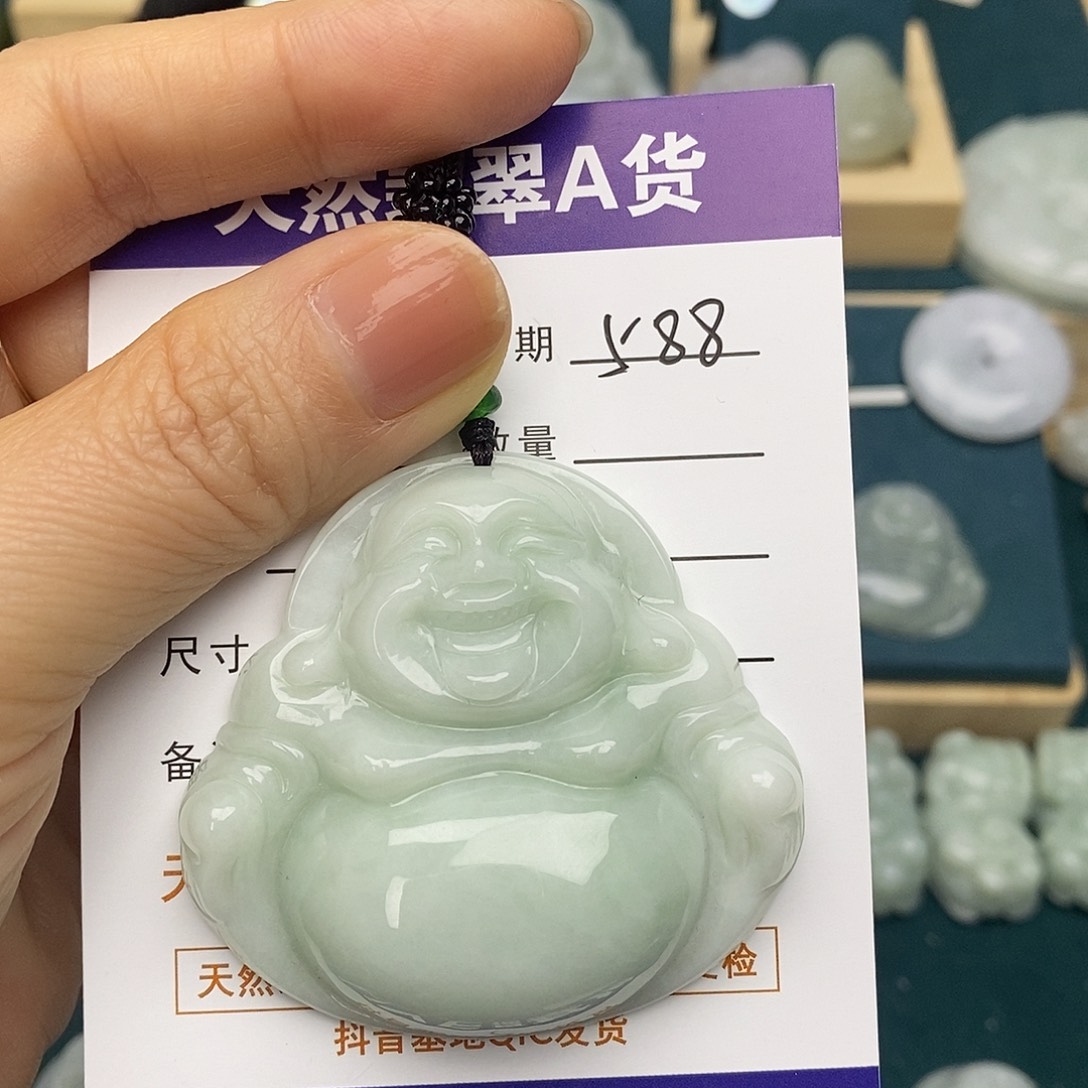 翡翠未镶嵌颈饰佛公