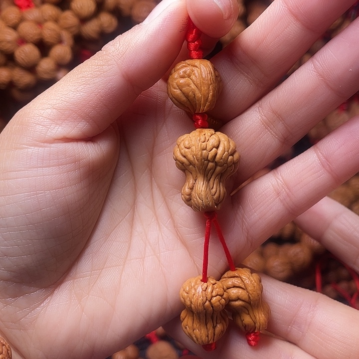 木质类龙纹桃枭挂件