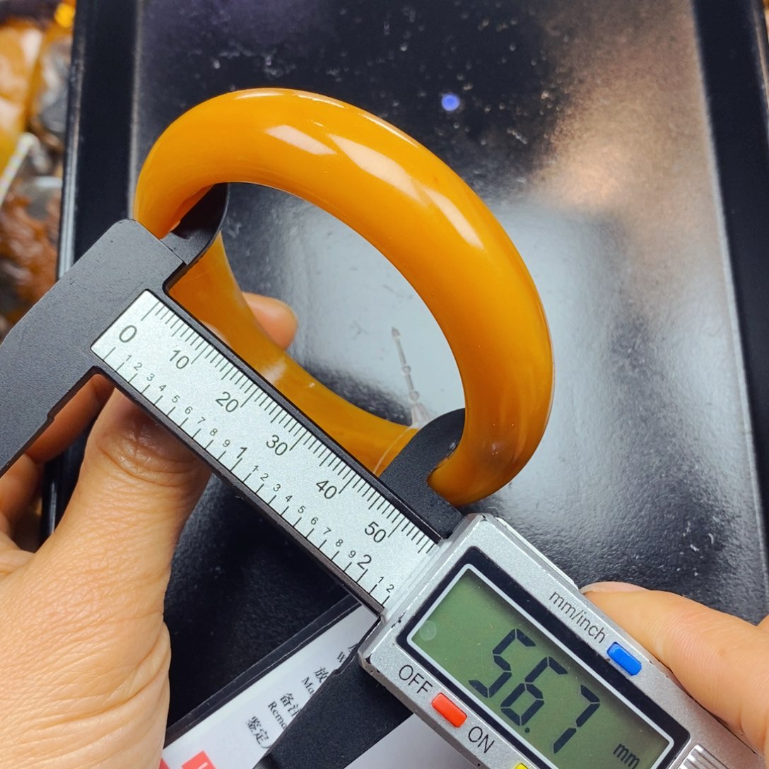 石英质玉（黄龙玉）未镶嵌颈饰