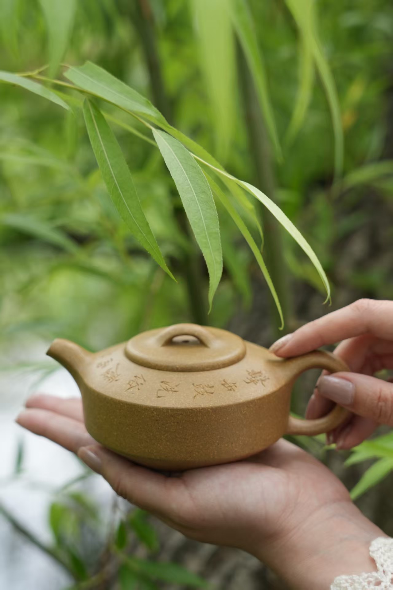 徐勤全手工制作，扁石壶，黄龙山原矿段泥，容量230CC。