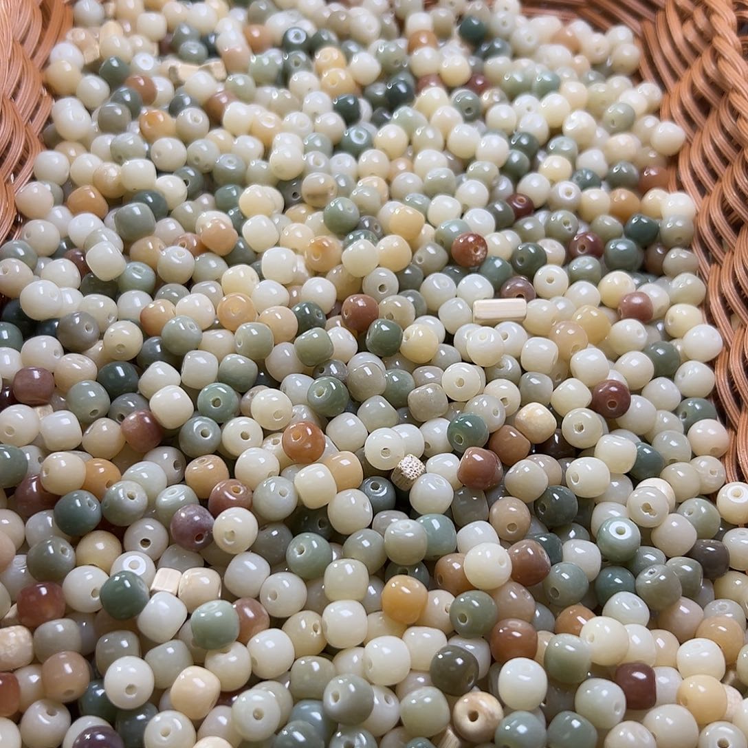 白玉菩提吊坠200颗微瑕多宝桶卡8