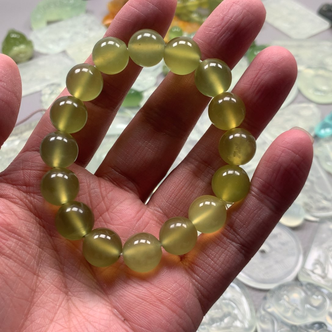 蛇纹石玉颈饰未镶嵌