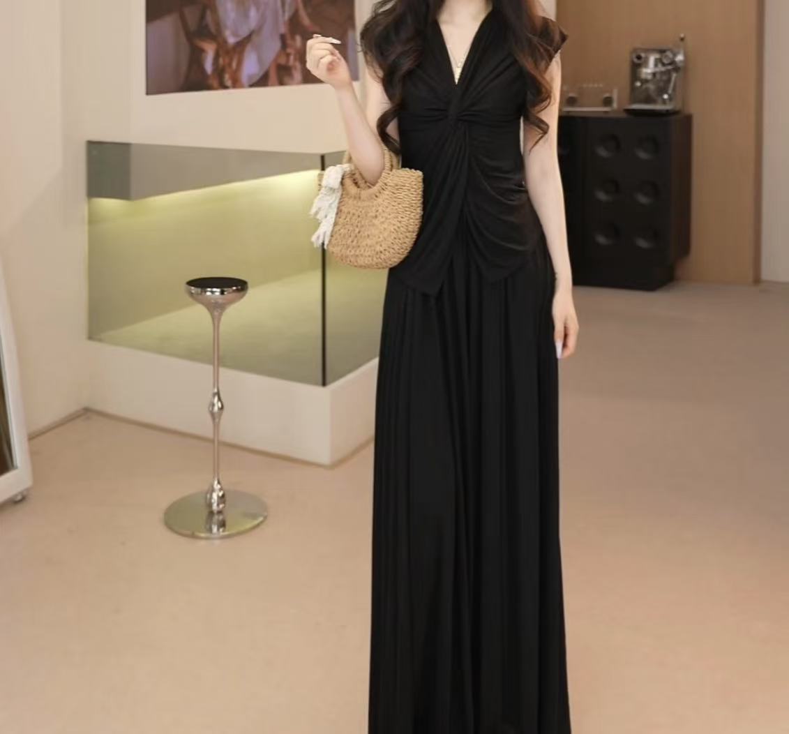 2025夏季新款纯欲气质收腰显瘦纽结开叉设计感V领上衣两件套装