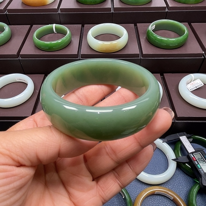 和田玉未镶嵌手镯5758