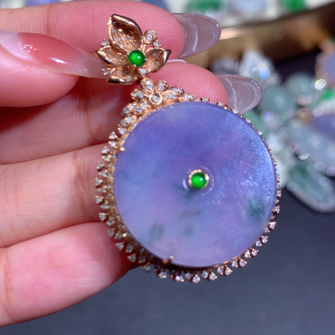 翡翠吊坠(赠链)18K金镶嵌