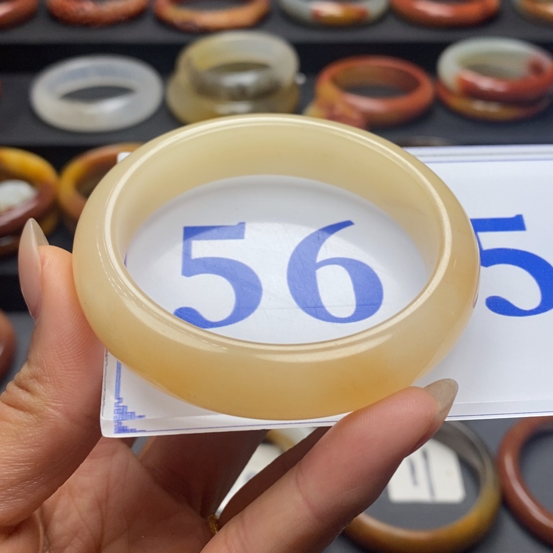 石英质玉（黄龙玉）手镯未镶嵌九***月