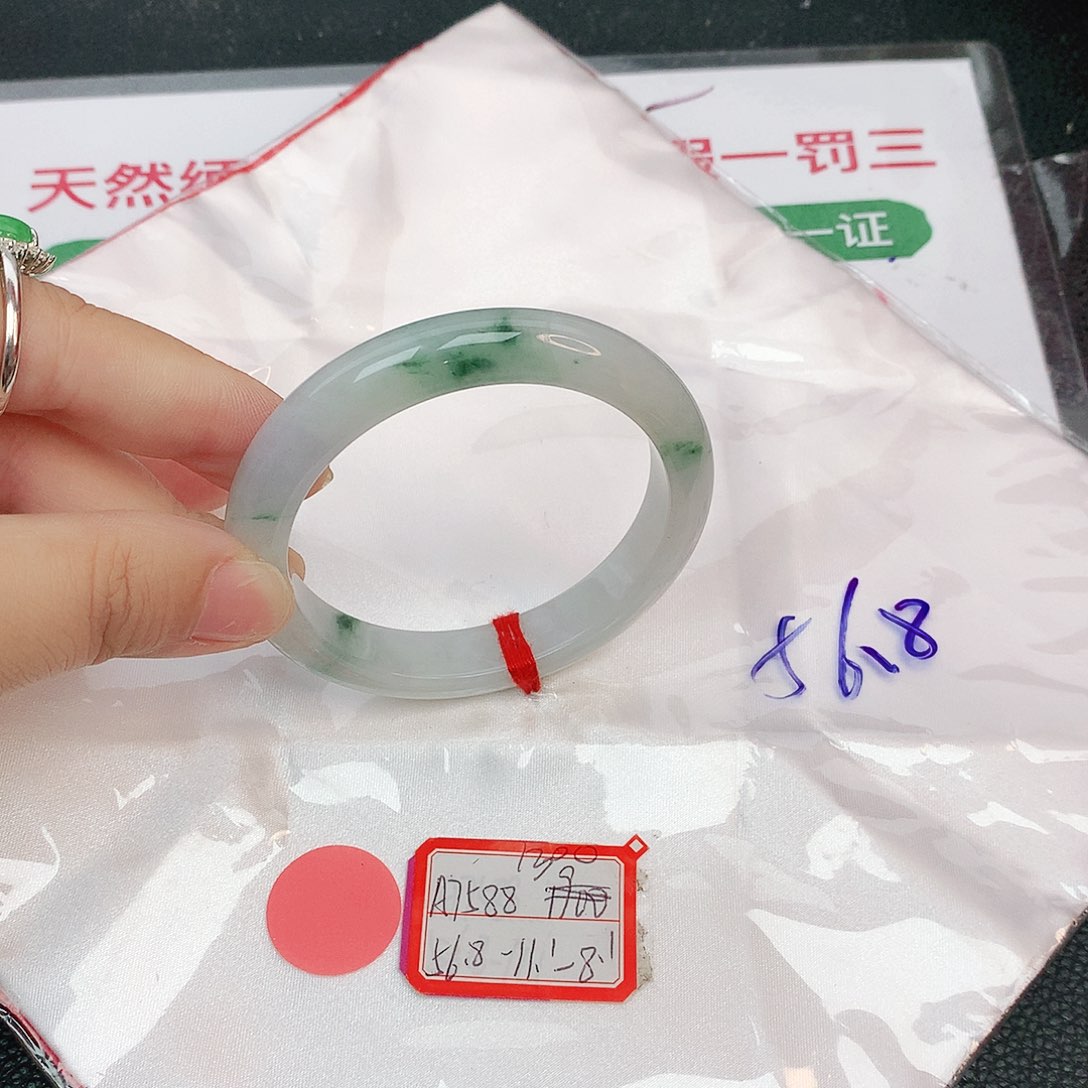 翡翠手镯未镶嵌缅甸翡翠