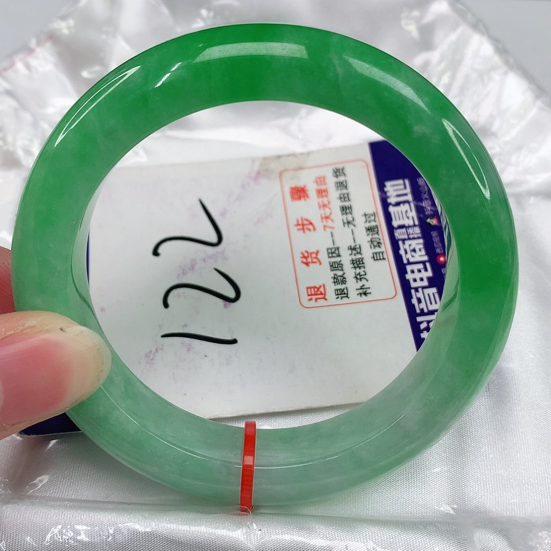 翡翠手镯未镶嵌翡翠