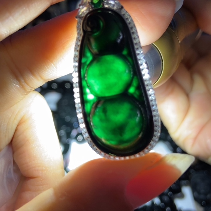 翡翠银S925镶嵌颈饰豆子