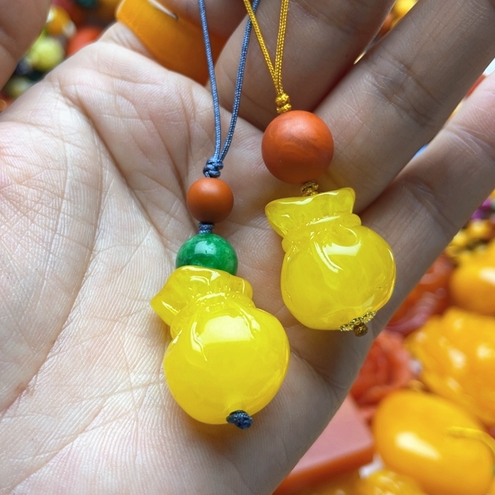 树脂制品94号手机挂