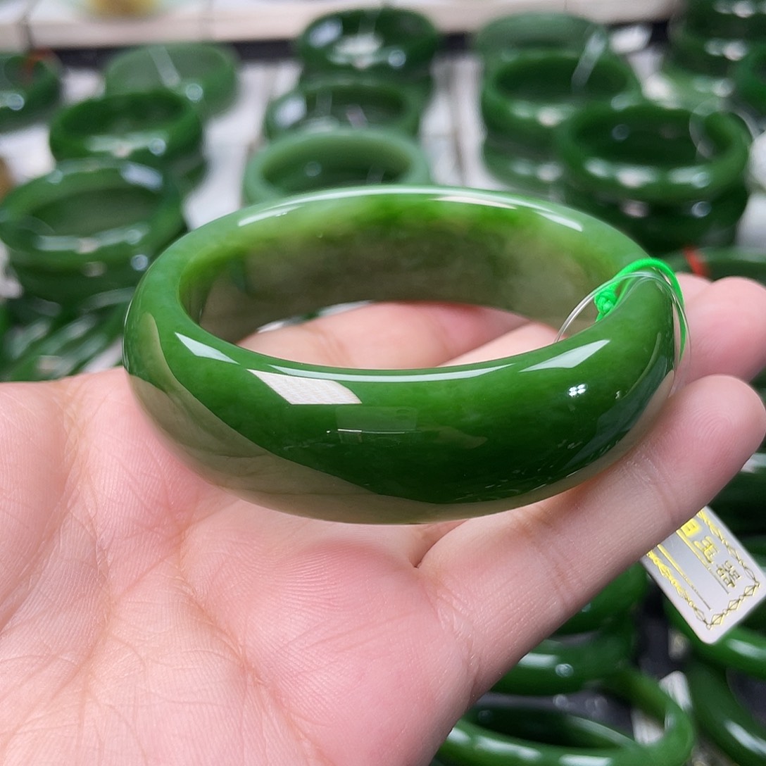 和田玉（碧玉）未镶嵌手镯