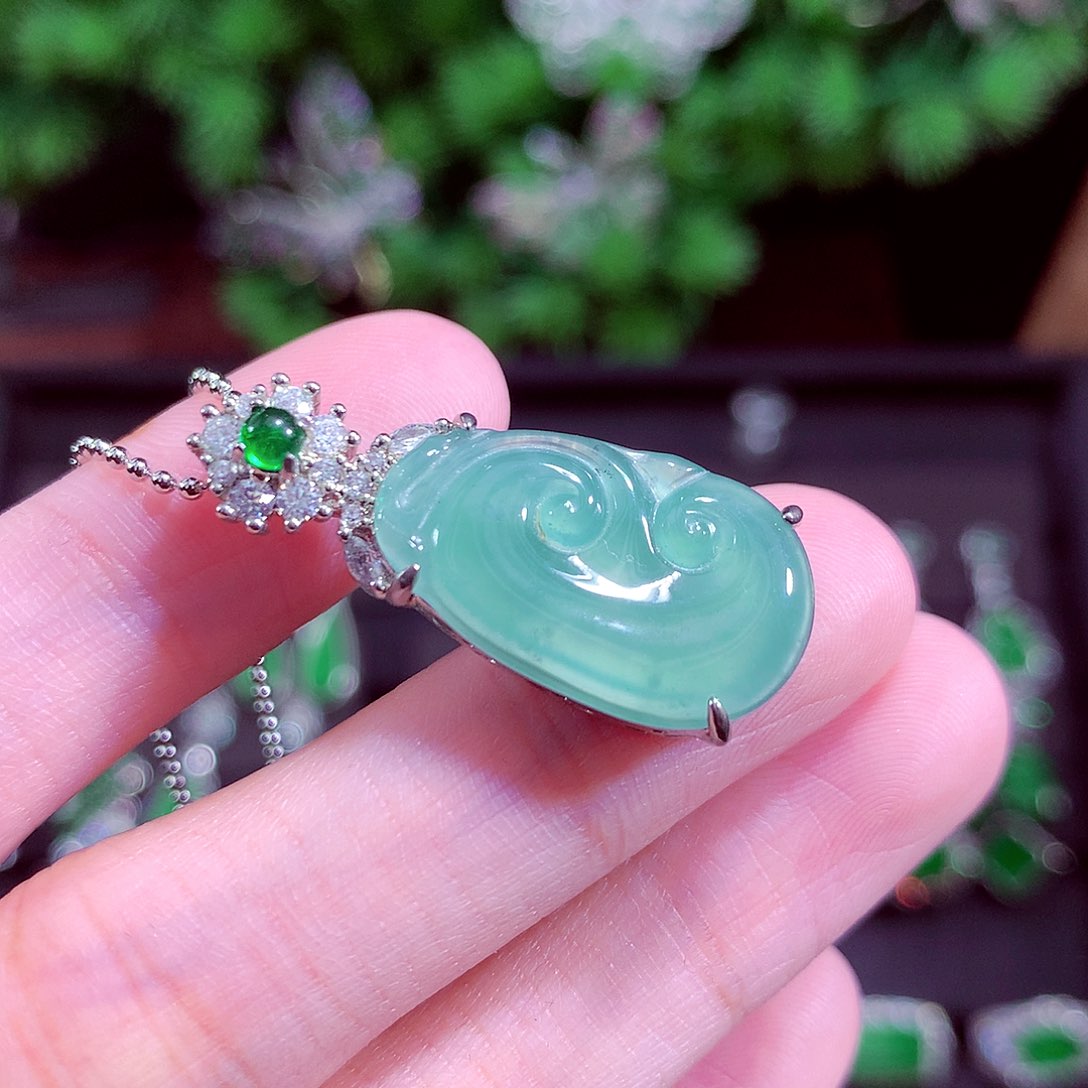 颈饰未镶嵌翡翠天然