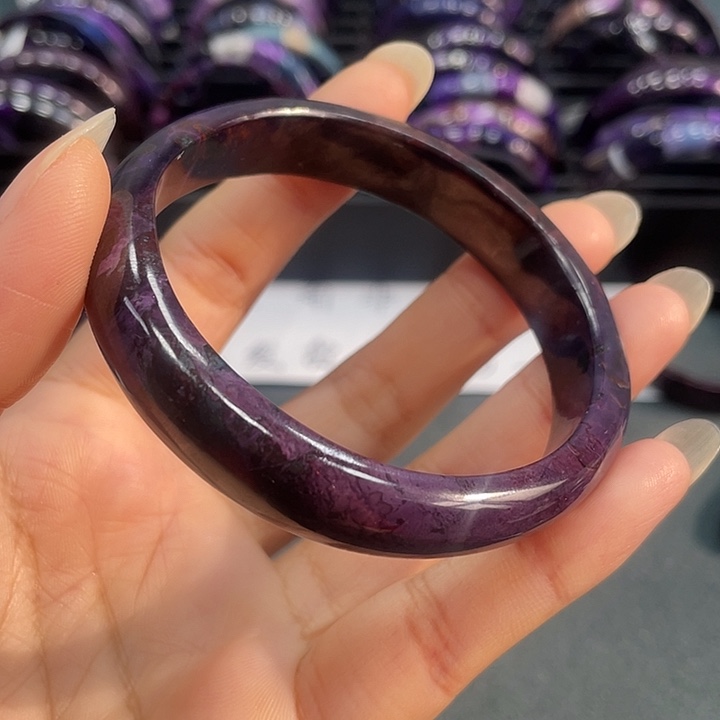 未镶嵌苏纪石（舒俱来）手镯