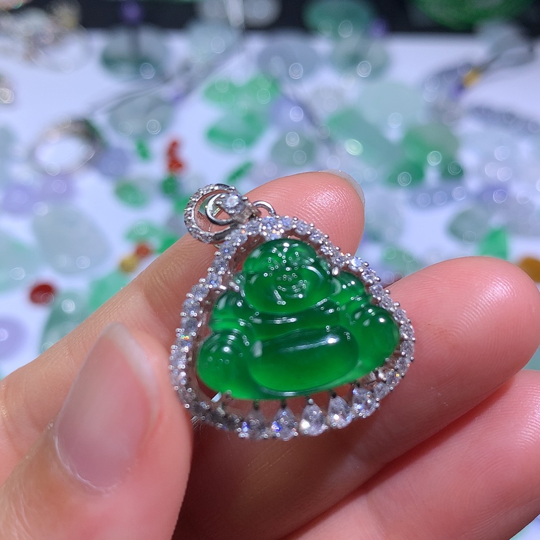 翡翠颈饰未镶嵌佛