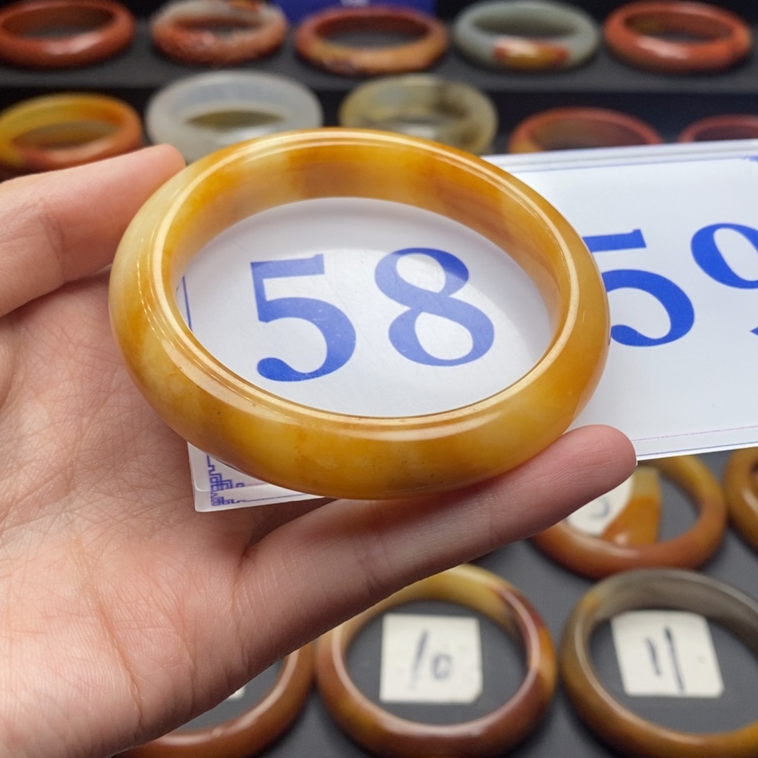 石英质玉（黄龙玉）手镯未镶嵌