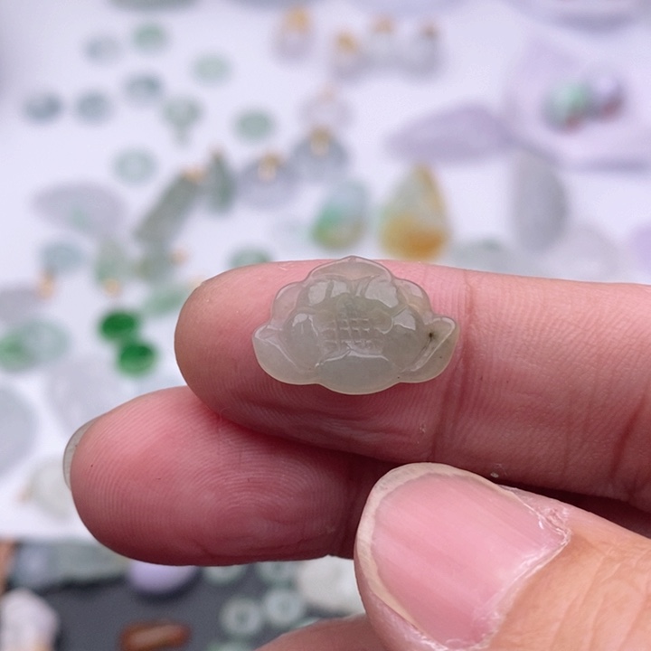 翡翠吊坠(不含链)未镶嵌启****芽