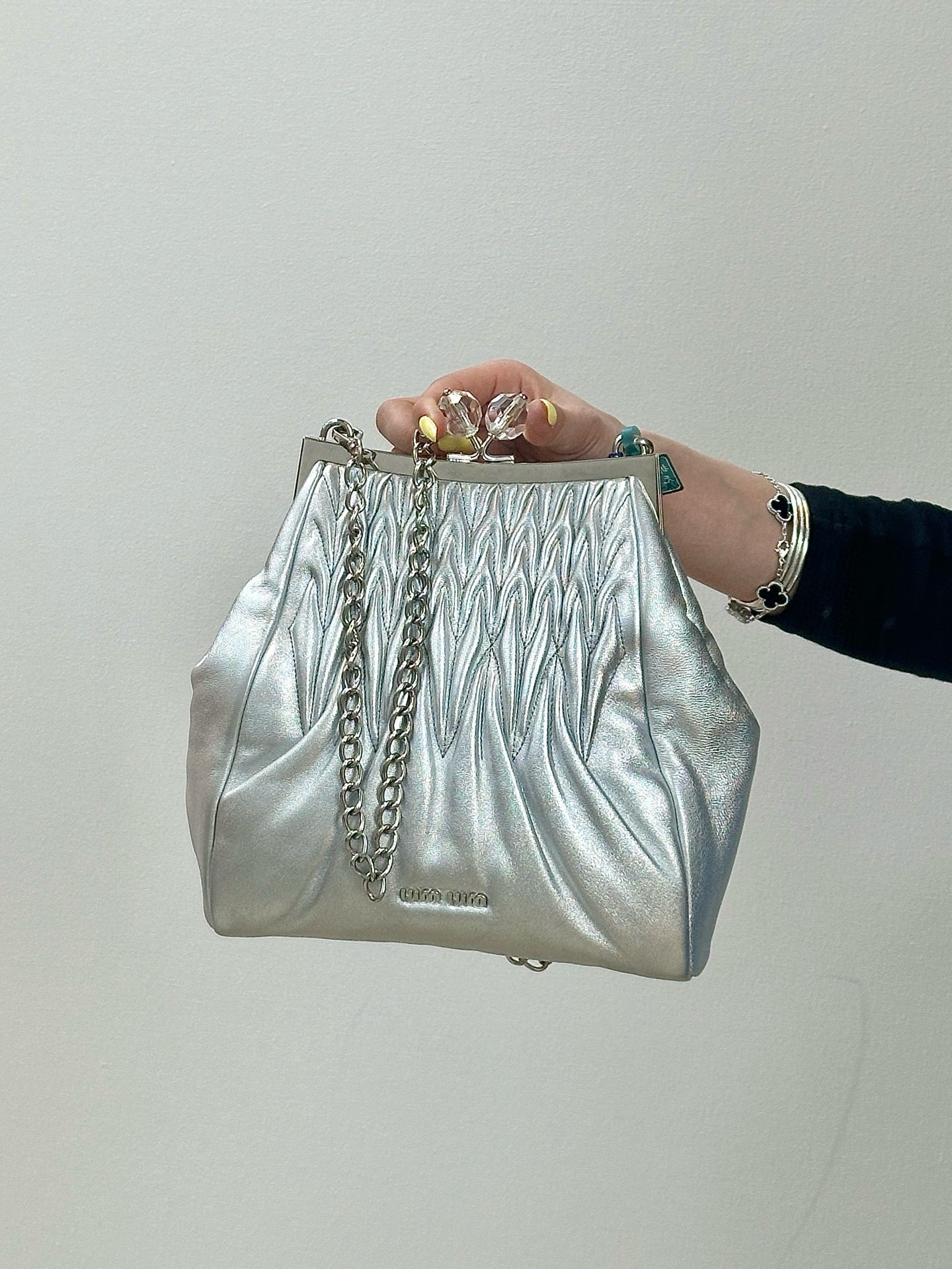 95新 MIU MIU/缪缪  miumiu 银色蛙口斜挎包(K)