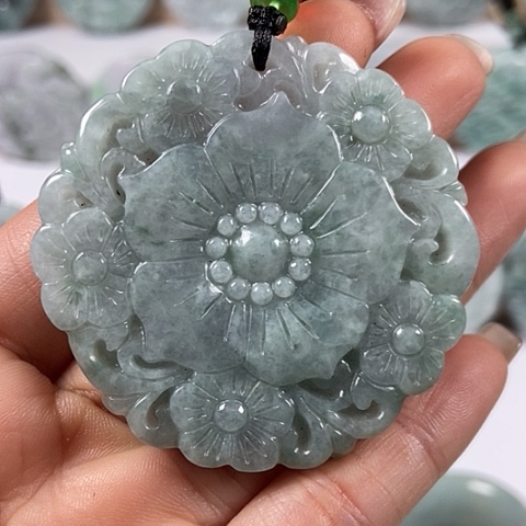 翡翠颈饰未镶嵌花开富贵福利