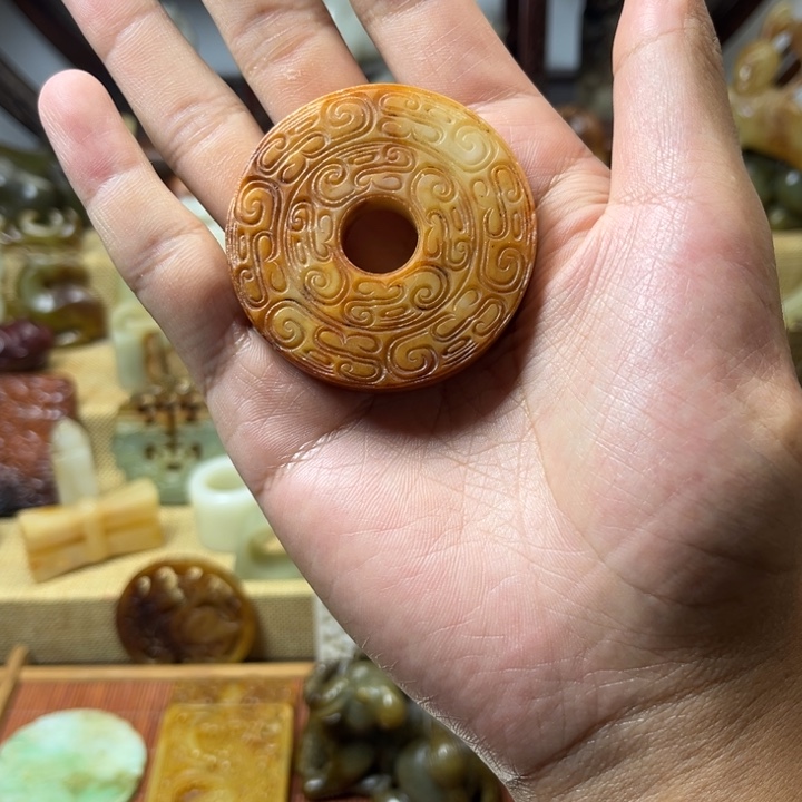 颈饰未镶嵌和田玉（糖玉）