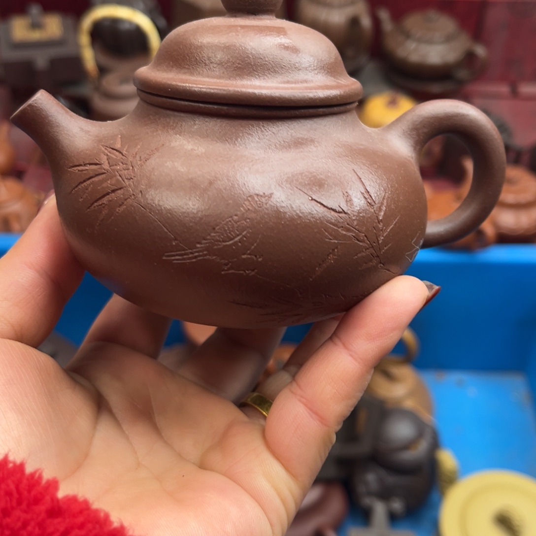 紫砂茶壶…………………………紫砂