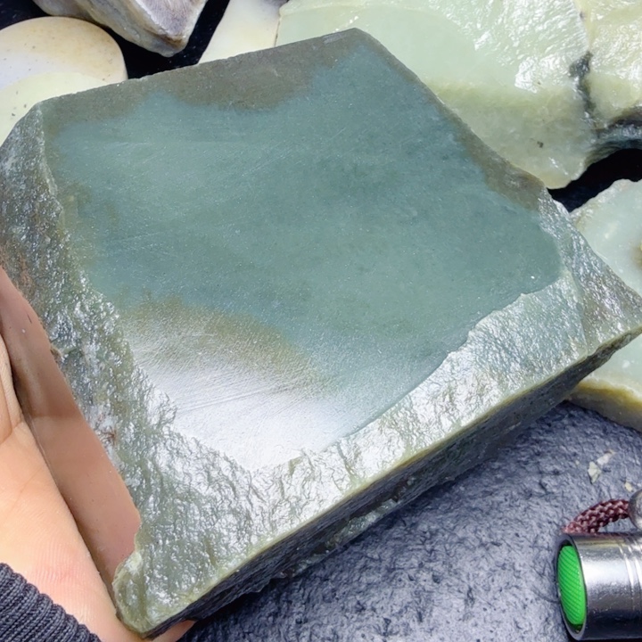 和田玉（糖玉）未镶嵌珠宝奇石