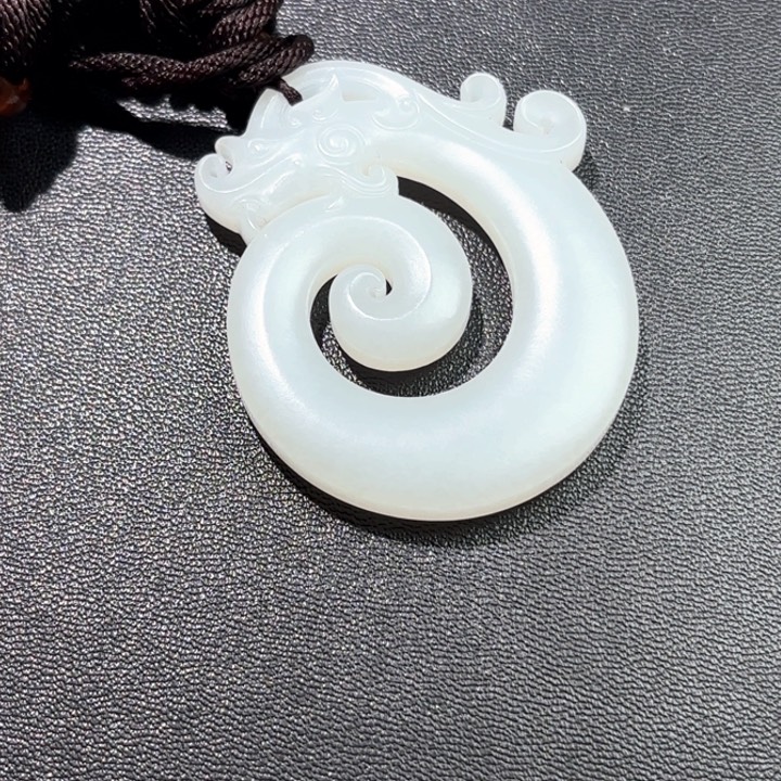 用***宙和田玉未镶嵌挂件