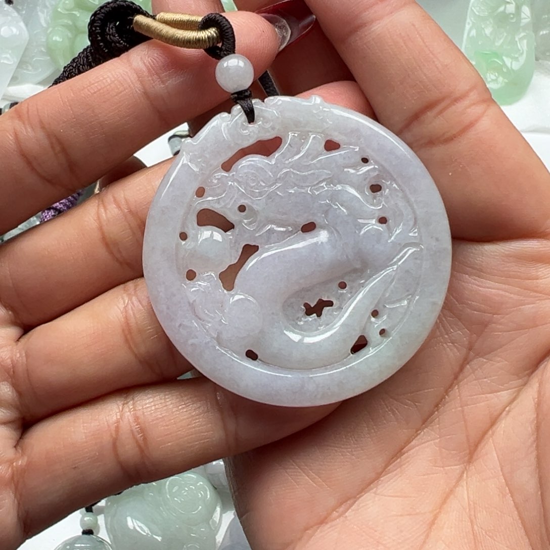 翡翠颈饰未镶嵌龙牌