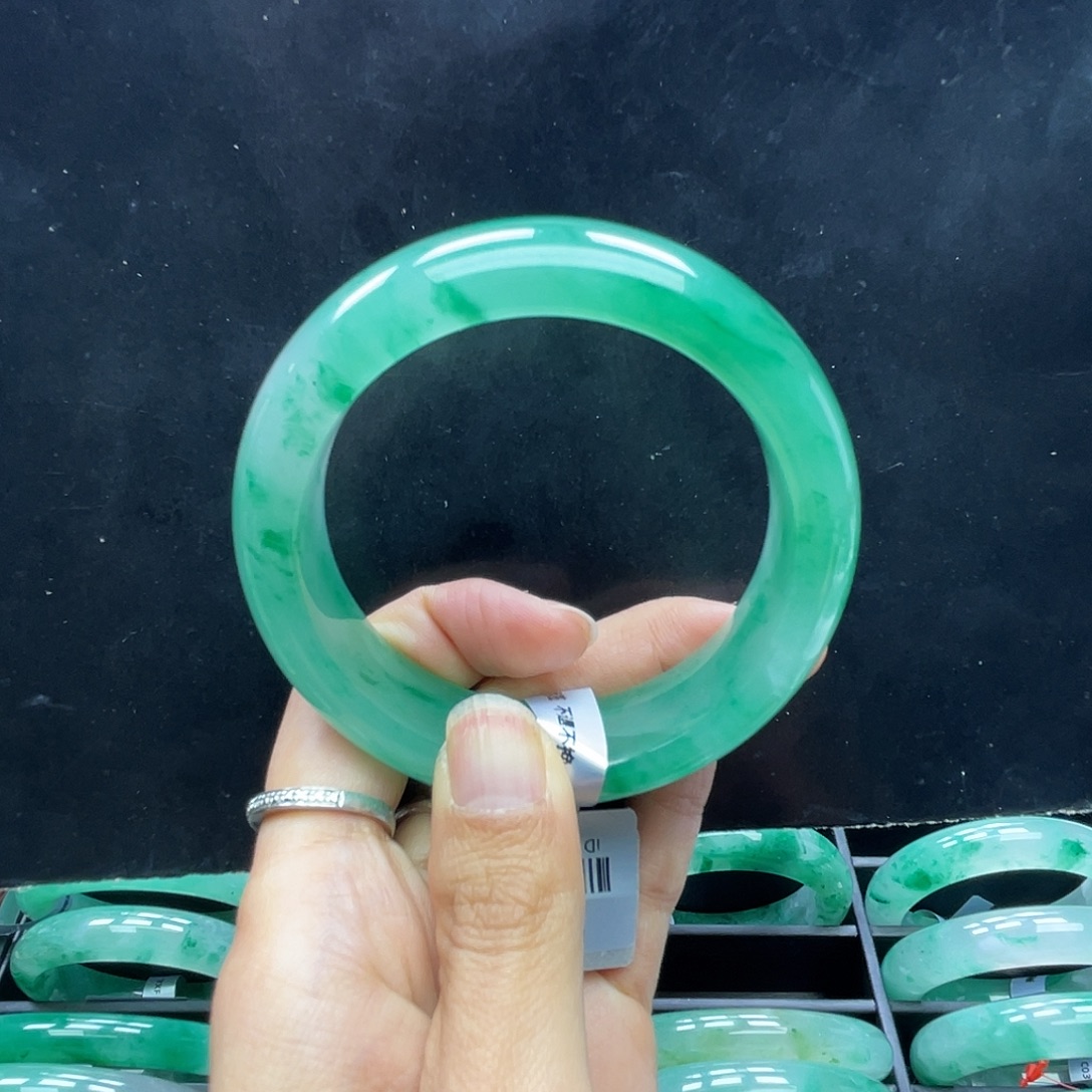 石英质玉（非洲翠）未镶嵌手镯