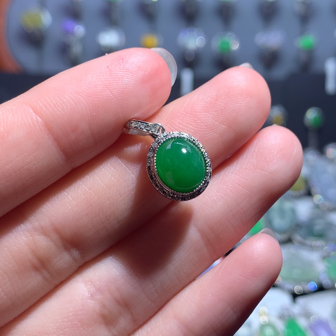 翡翠颈饰18K金镶嵌天然翡翠