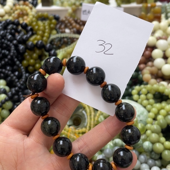 未镶嵌蛇纹石玉手链