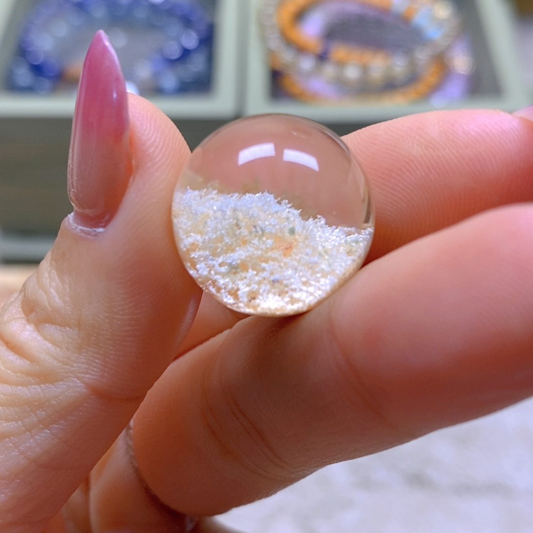 颈饰未镶嵌水晶，