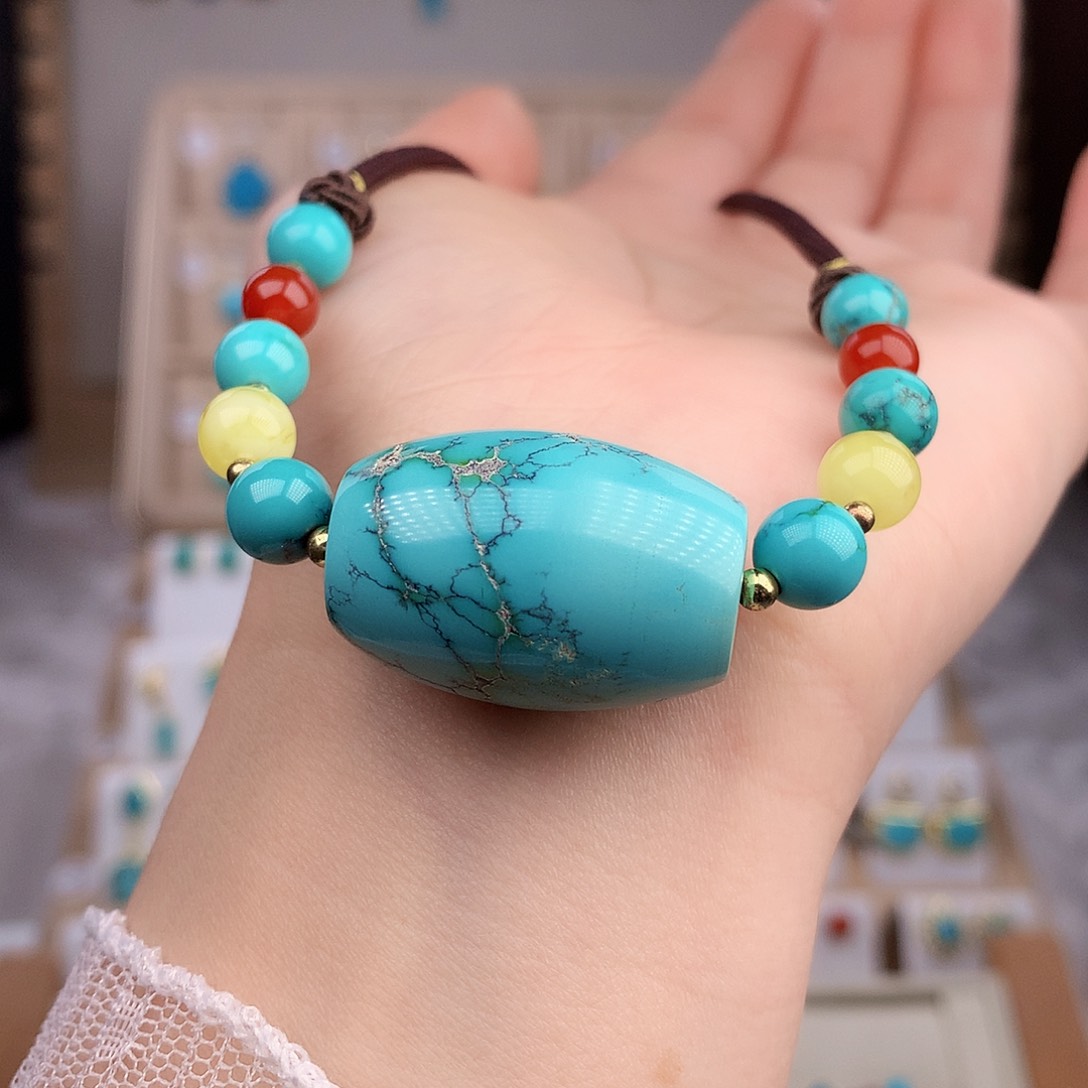 绿松石颈饰未镶嵌