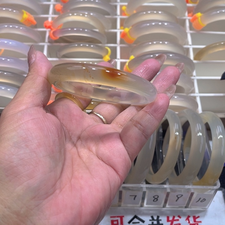 В***о玛瑙/玉髓未镶嵌手镯