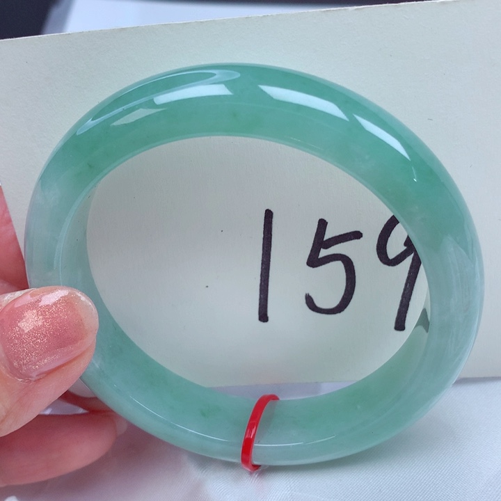 翡翠手镯未镶嵌翡翠